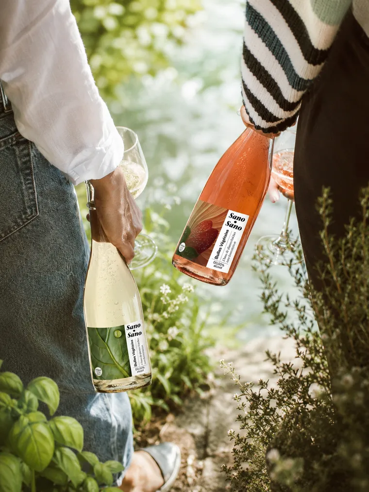 Verre Sano Sano lors d'un apéritif festif